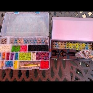 Rainbow looms with storage container/extra bands